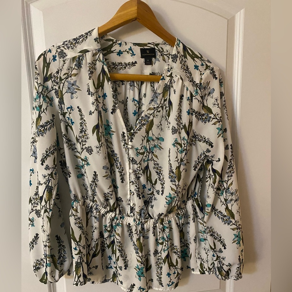 women’s top size M